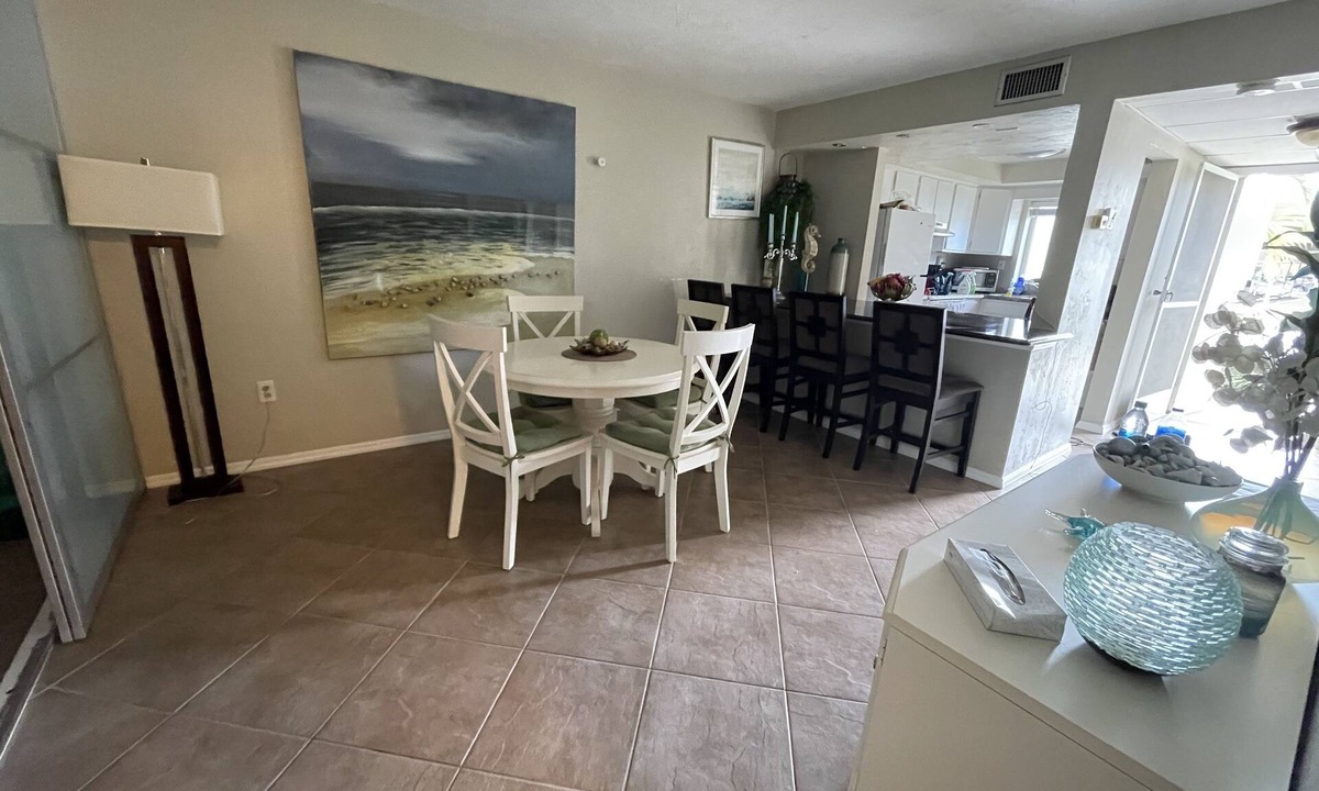 Villas Condo | Elegant 1 Bedroom Ft. Myers Condo w/swimming pool (long term rents available)