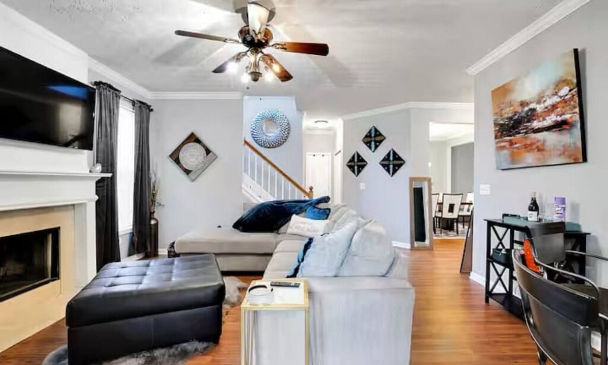 College Park House | Elegant 4BR Home Near Cobb Hospitals & Braves Stadium
