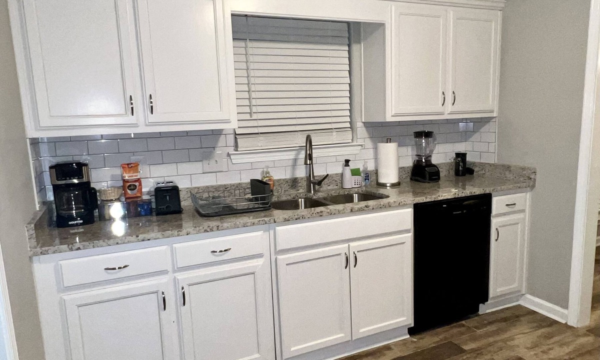 Ellenwood House | Elegant Ellenwood home near I-675, I-75, & I-285.