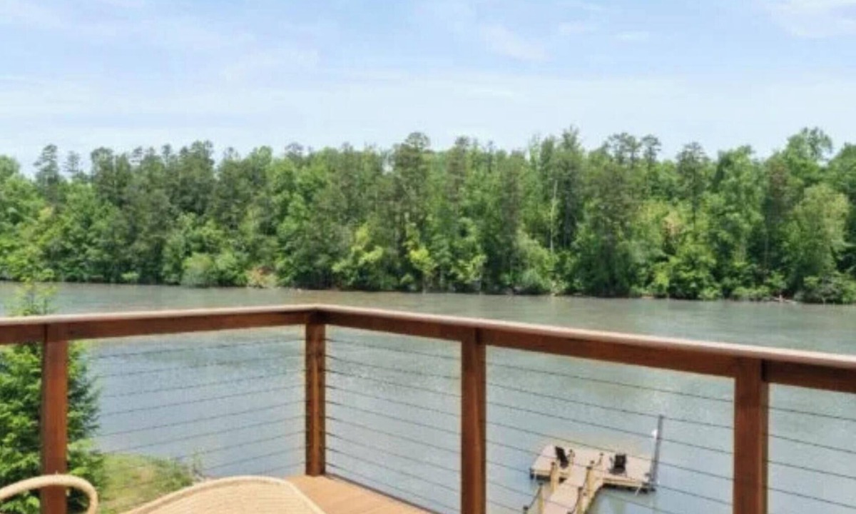 Rhodhiss Cottage | Elevated cottage on the Catawba River with lots of outdoor space!