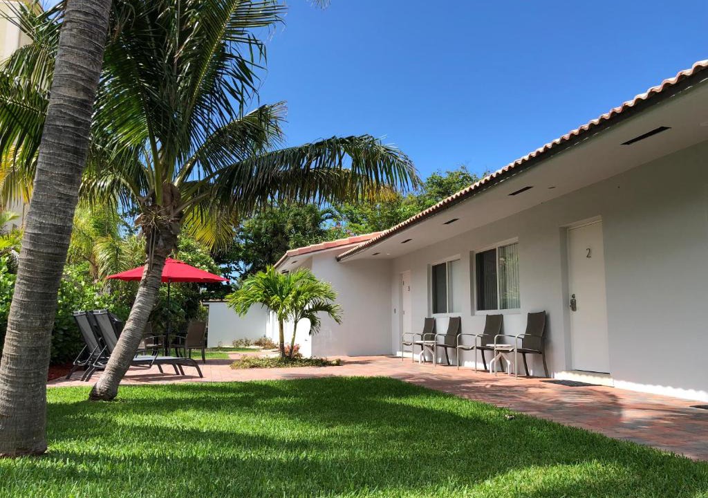 Deerfield Beach Apartment | Elizabeth House Inn
