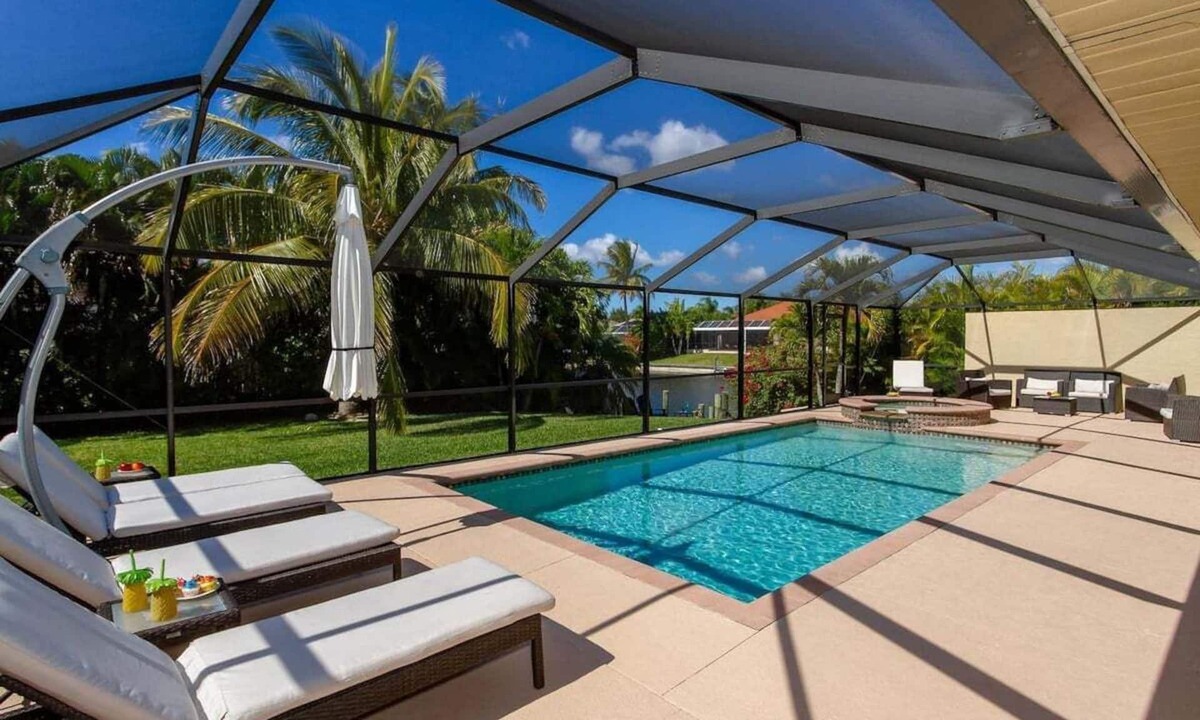 Pelican House | Ellen`s House-pool and Jacuzzi, Gulf access