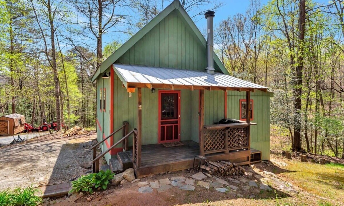 Ellijay Cabin | Ellijay Cabin Getaway: Mountain Views, Fireplace & BBQ