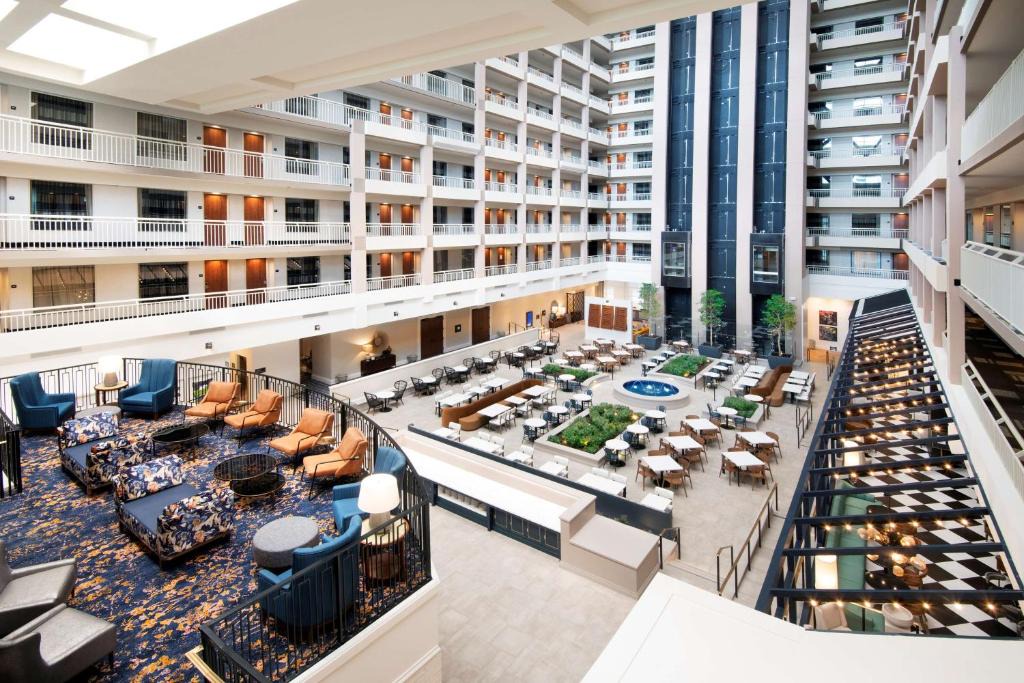 Peachtree Park Hotel | Embassy Suites by Hilton Atlanta Buckhead