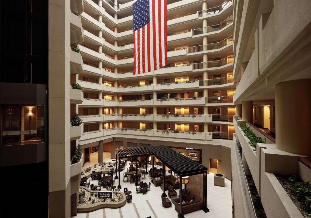 Crystal City Hotel | Embassy Suites by Hilton Crystal City National Airport