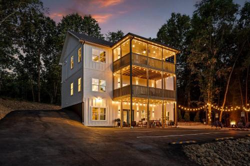 Rossville House | Embrace Nature in this Glorious Cabin in Fairview, Georgia