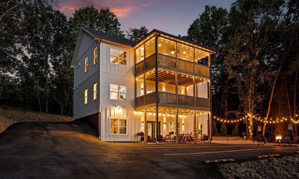 Rossville Cabin | Embrace Nature in this Glorious Cabin in Fairview, Georgia