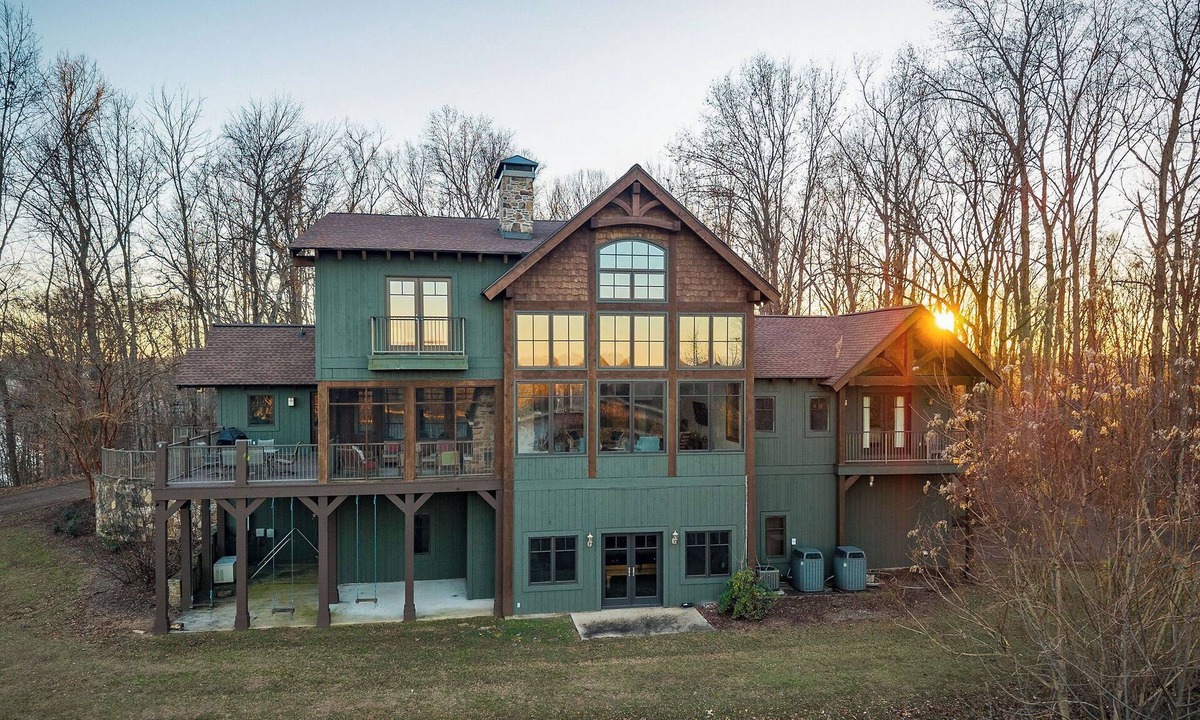Baxter Ski Chalet | Emerald Overlooking Center Hill Lake