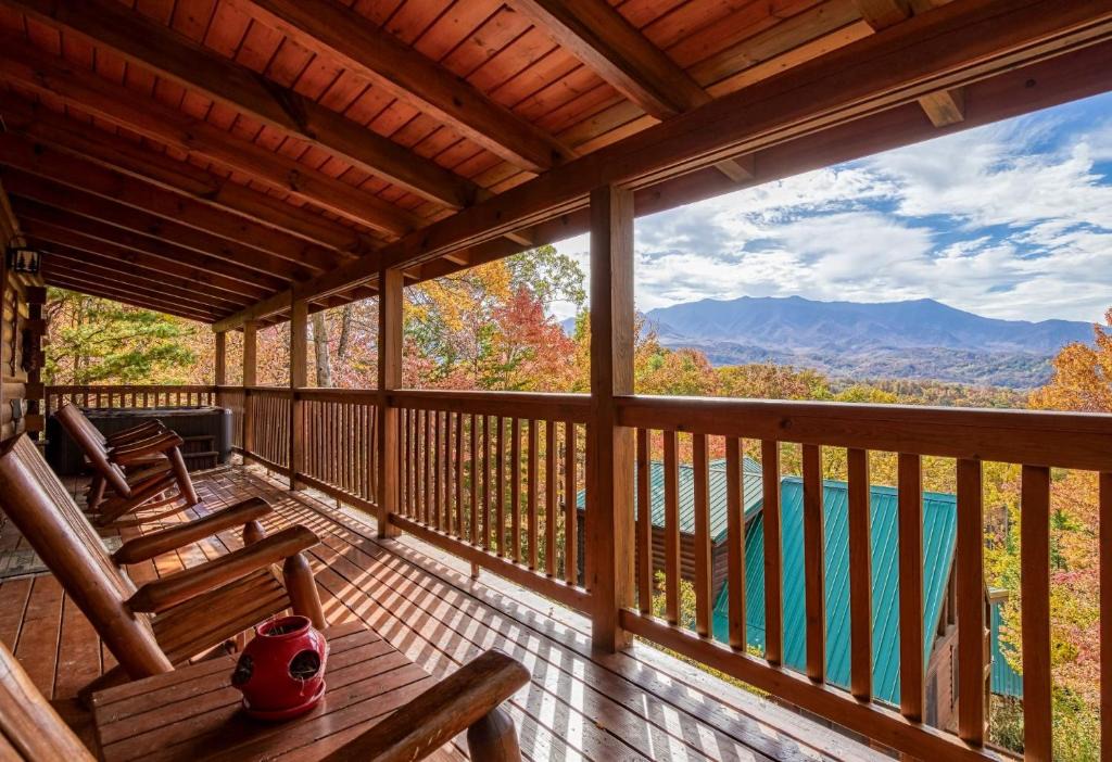 Black Bear Falls House | Enchanted View Lodge cabin