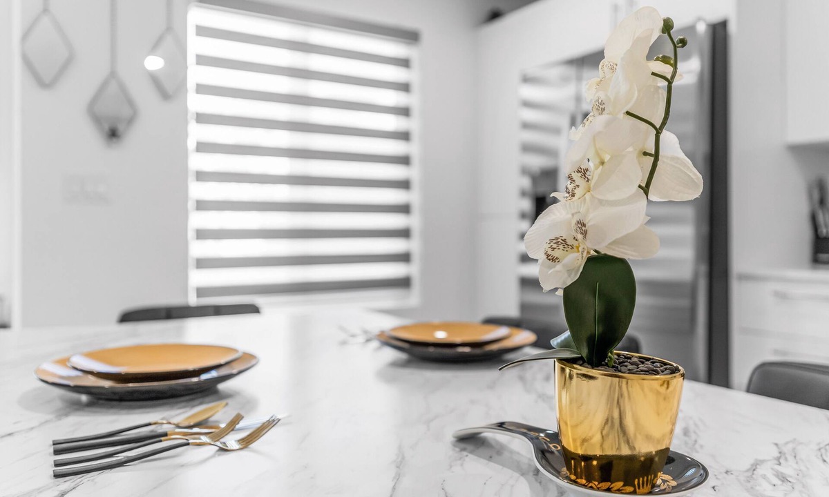 Princeton House | Endless Peace & Luxury (Yellow)