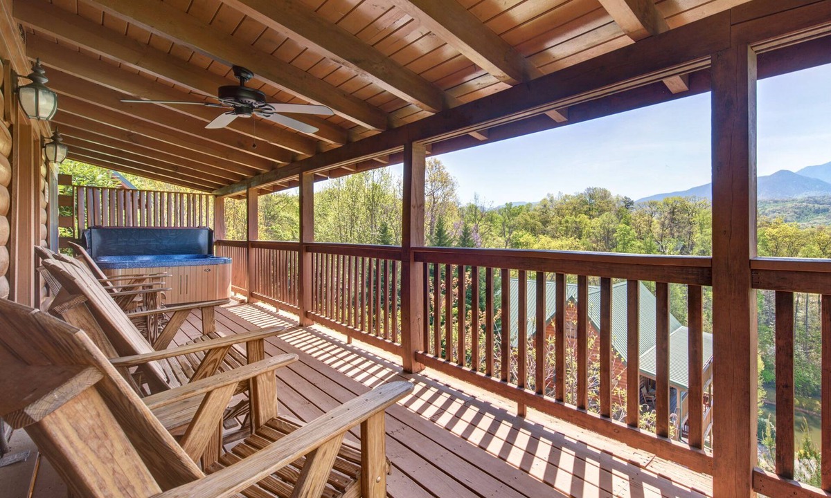 Black Bear Falls Cabin | Endless View, 3 Bedrooms, Pool Access, Pool Table, Free WiFi, Sleeps 10