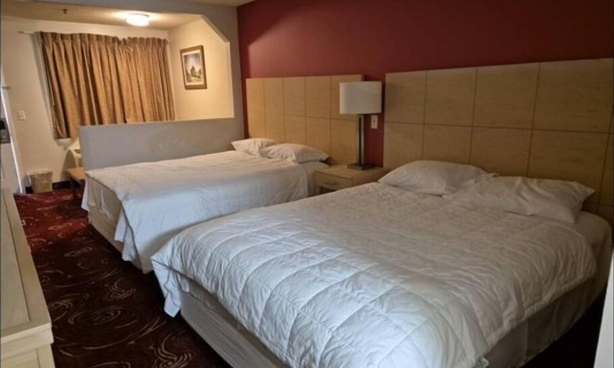 Chickamauga Hotel | Enjoy an Affordable Stay w/2 Queen Beds Near Chickamauga Attractions