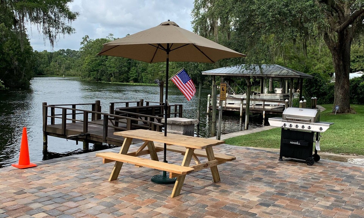 Citrus Springs House | Enjoy peace and tranquility on the Withlacoochee river with breathtaking views.