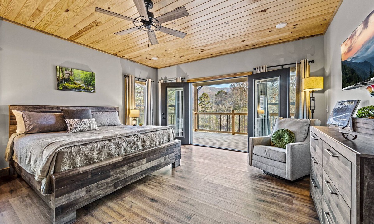 Wears Valley Cabin | Enjoy RUSTIC ELEGANCE at this TOP RATED Cabin ♥Stunning Views, Hot Tub, Fire Pit