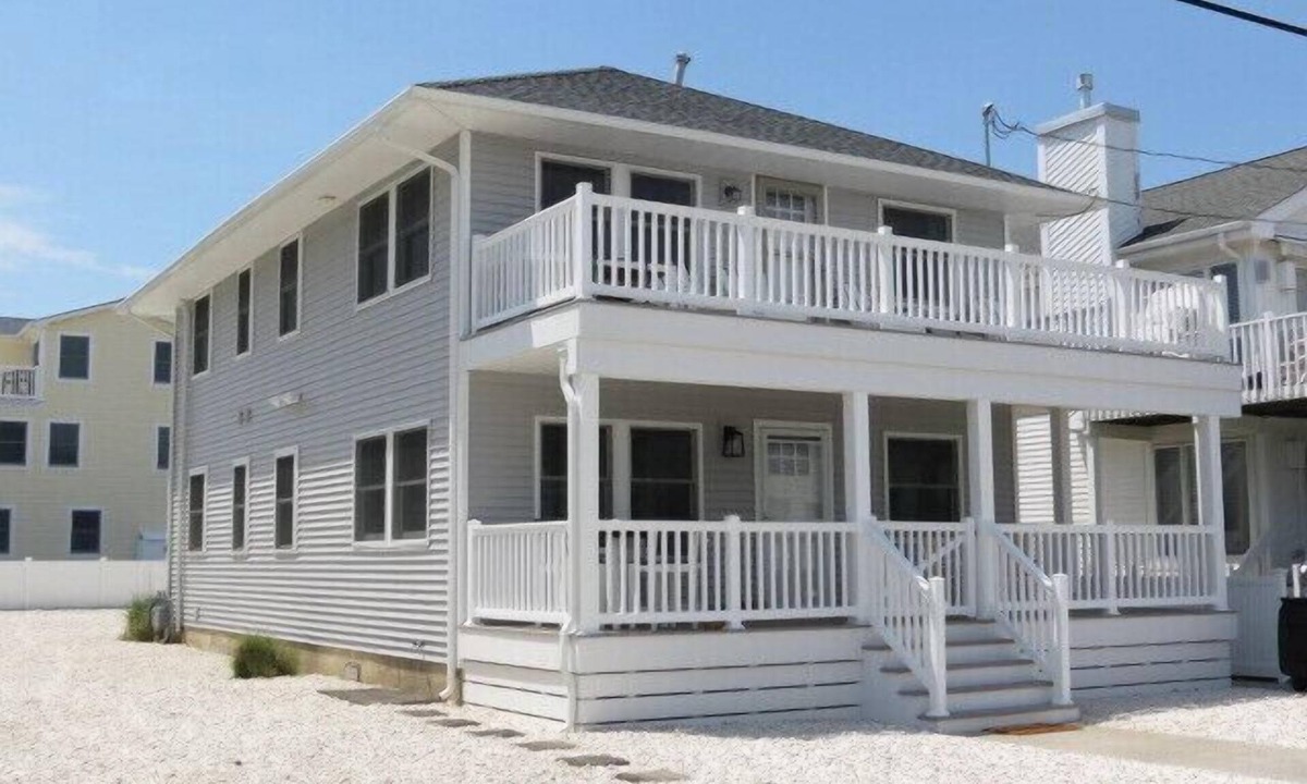 Avalon Condo | Enjoy your summer vacation in this affordable 2nd floor, beachblock condo