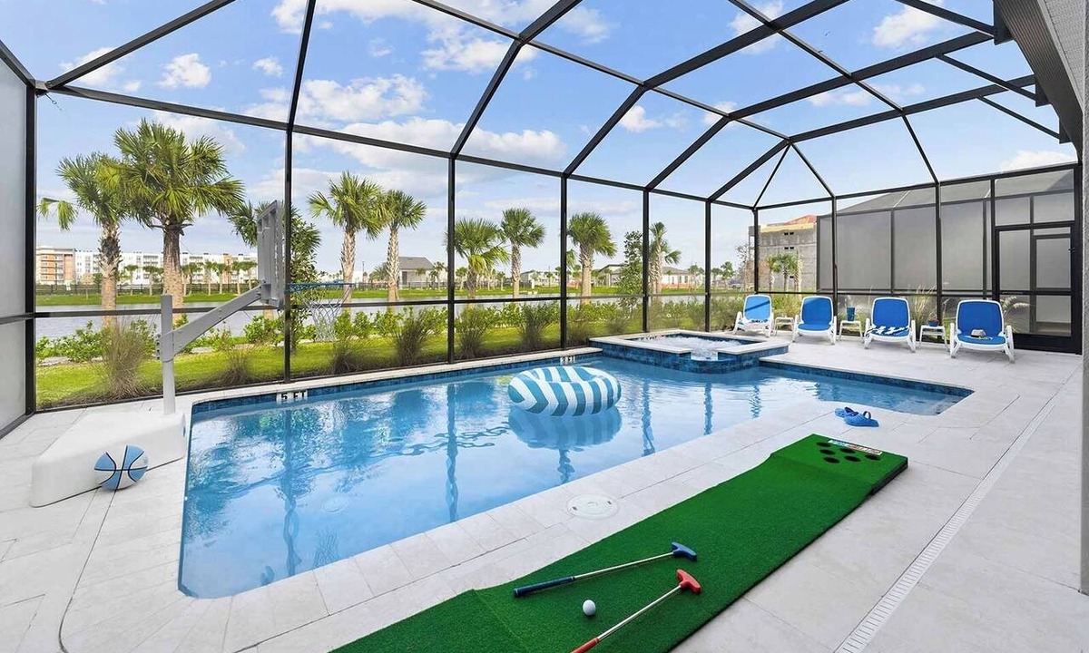 Florida Center Hotel | Entertainment-Filled Getaway with Private Pool, Arcade & Resort Perks