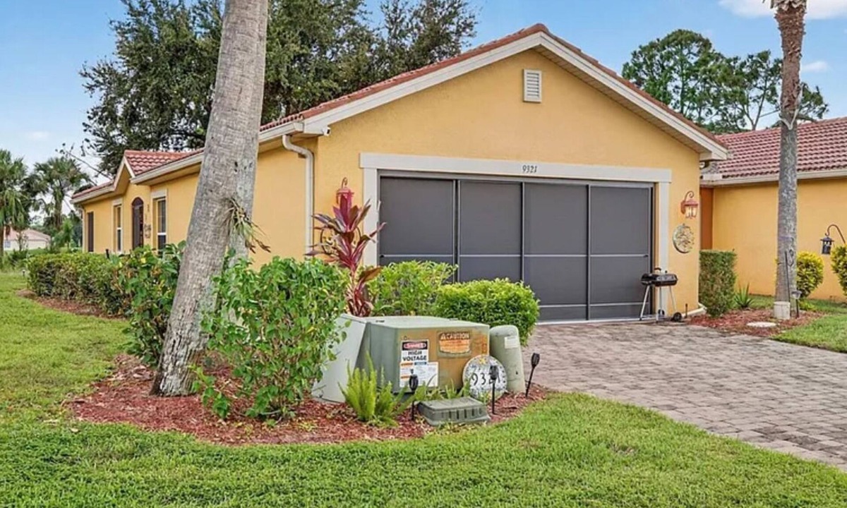 Lehigh Acres Villa | Entire 2-bedroom Villa Lehigh, close to spring training and golfing 1200 Sq Ft.