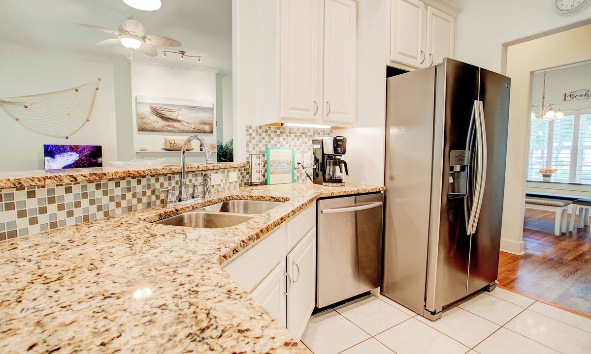 Freeport House | Entire 3-bedroom home in Niceville, iconic bay view15 min from Destin beaches!