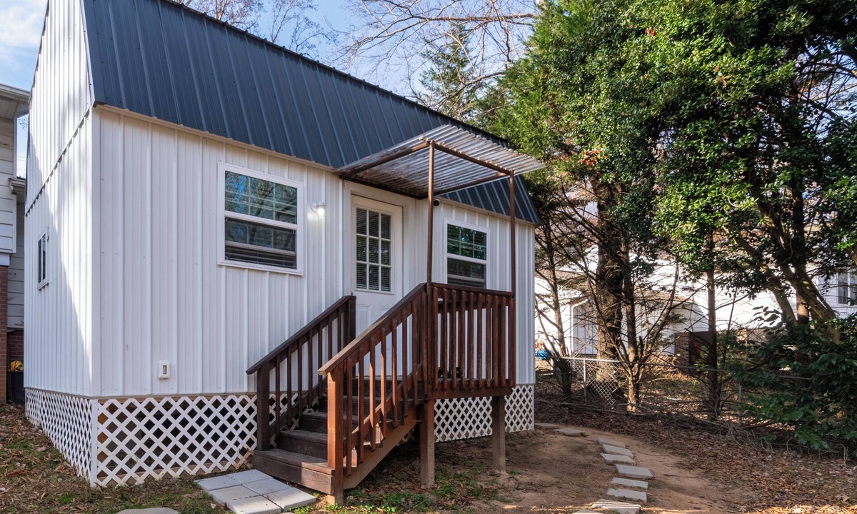 Gastonia Apartment | Entire tinyhouse, smart bidet and purified water
