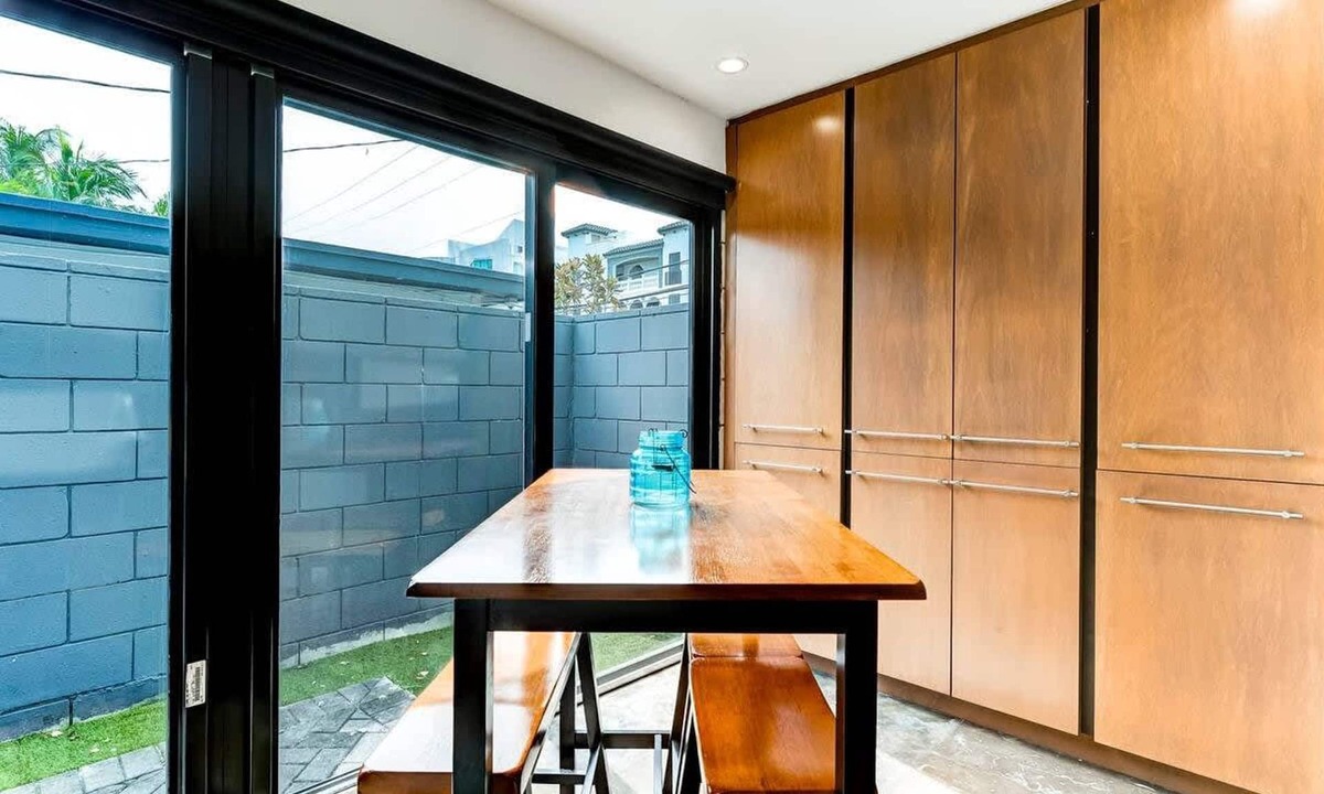Hendricks and Venice Isles Apartment | Entire Townhouse Ft Lauderdale