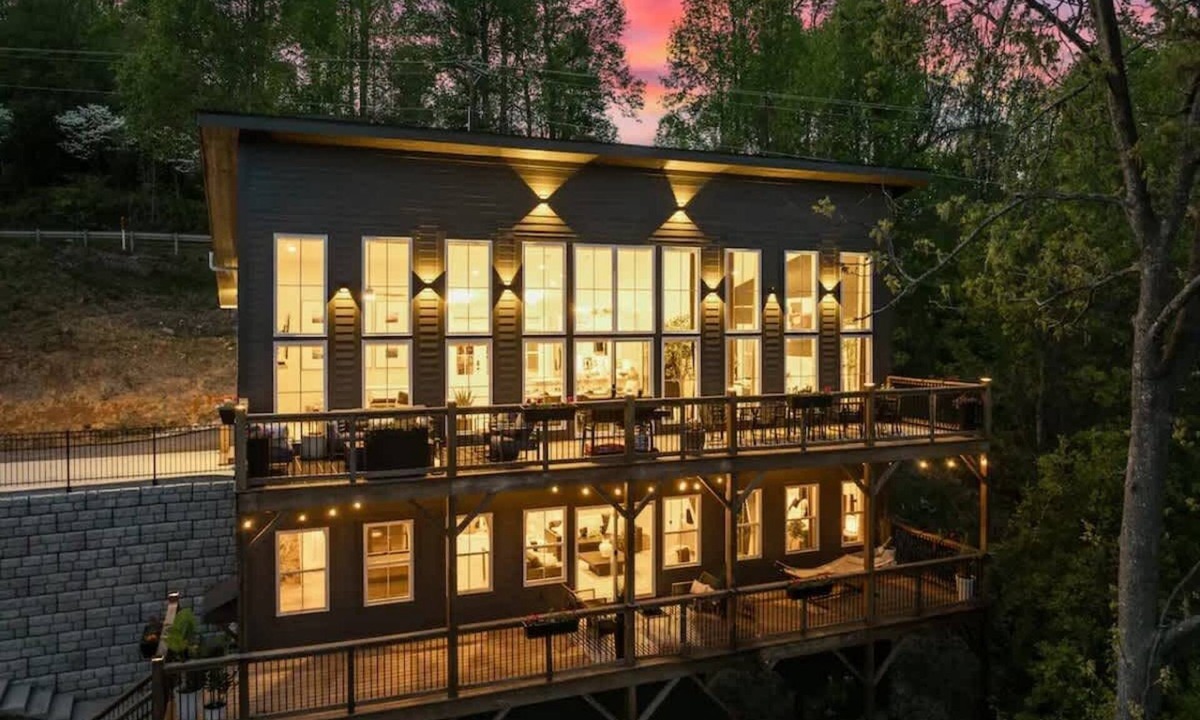 Laurel Park House | Epic Mountain Views Sauna HotTub FirePit EV Charger