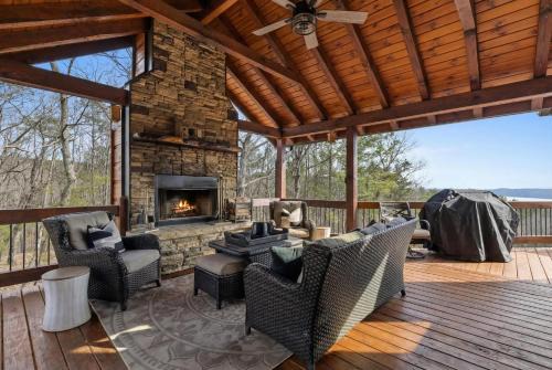 Ellijay House | Epic Mountain Views Hot Tub Games and Firepit