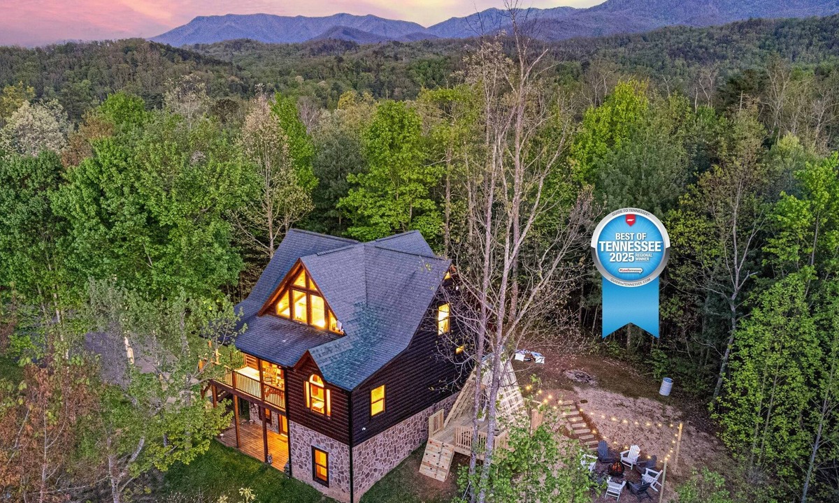 Cosby Cabin | EPIC Outdoor Area*FirePit*HotTub*MtnViews*Secluded