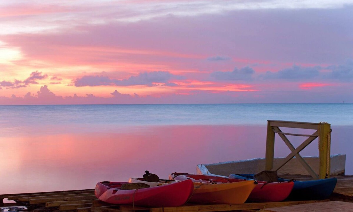 Layton Hotel | Escape in this 2 Sun-Kissed Studios w/Gulf views! Perfect place for relaxation!