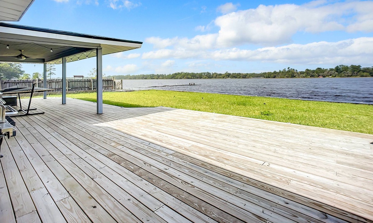Northside House | Escape to Trout River Oasis: Where Nature Meets Luxury!