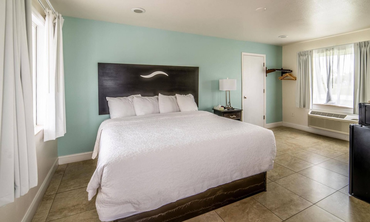 Everglades City Hotel | Everglades City Motel - ADA King Motel Room