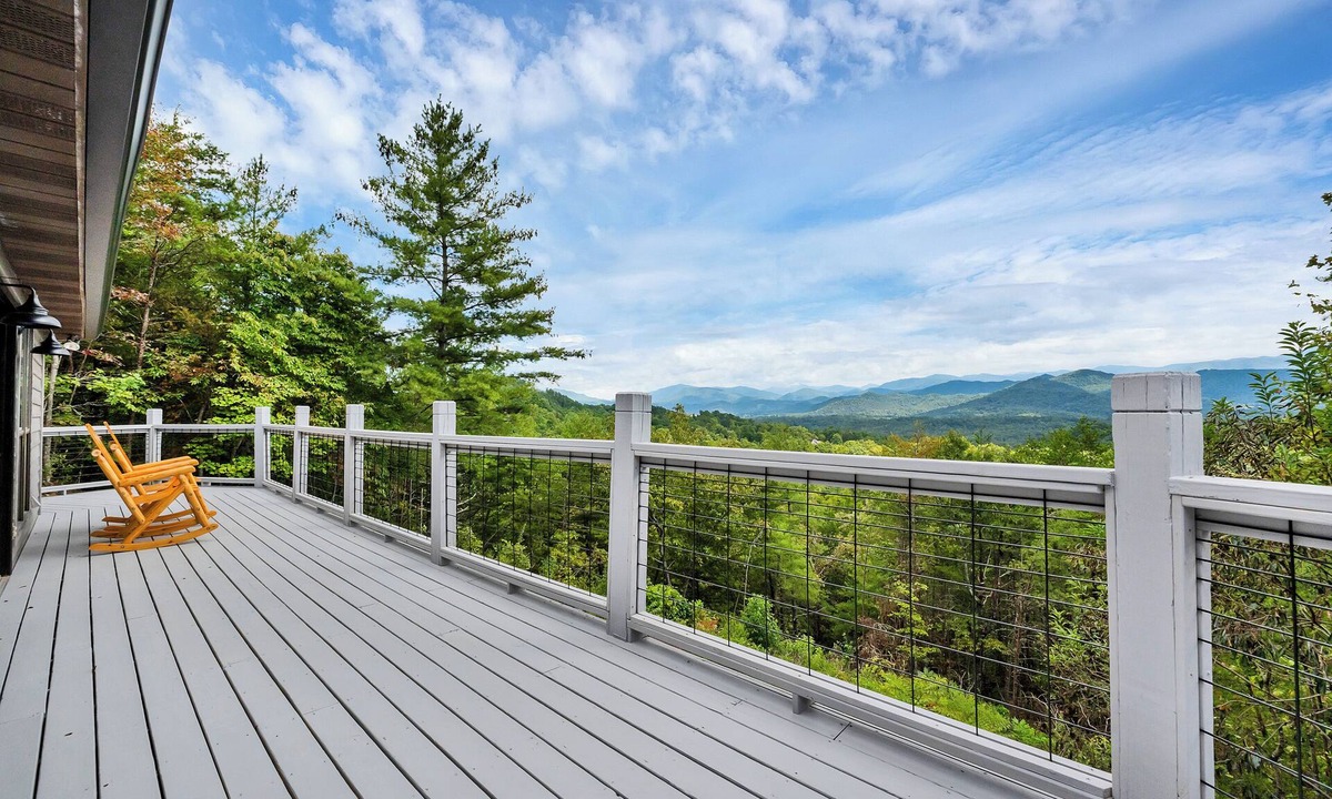 Townsend Ski Chalet | Everview 3 BR 3 BATH Spectacular Mountain Views Firepit, Wi-Fi, Free Pool Access