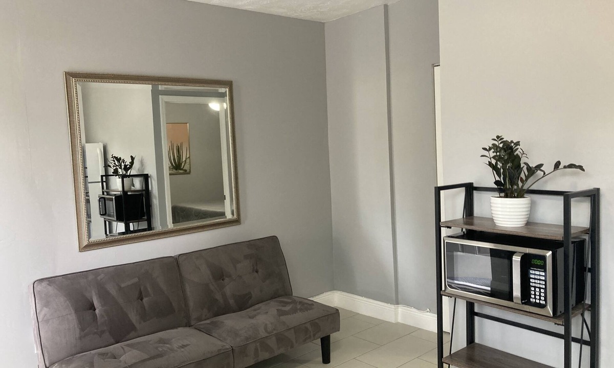 Pembroke Pines Apartment | Excellent Studio Centraly Located