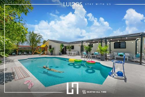 University Park House | Exclusive Retreat 5BR, Heated Pool, Games, BBQ and Fun L71