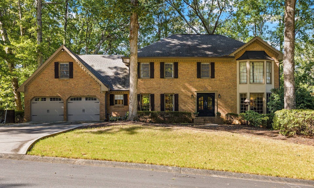 Roswell House | Executive 5BR Home with Hot Tub and Game Room