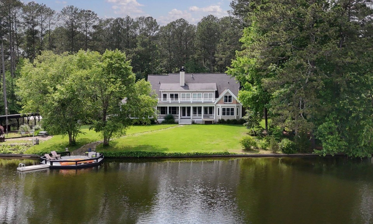 Oxford House | Executive Lakefront Home being offered for rent while on the market for sale.