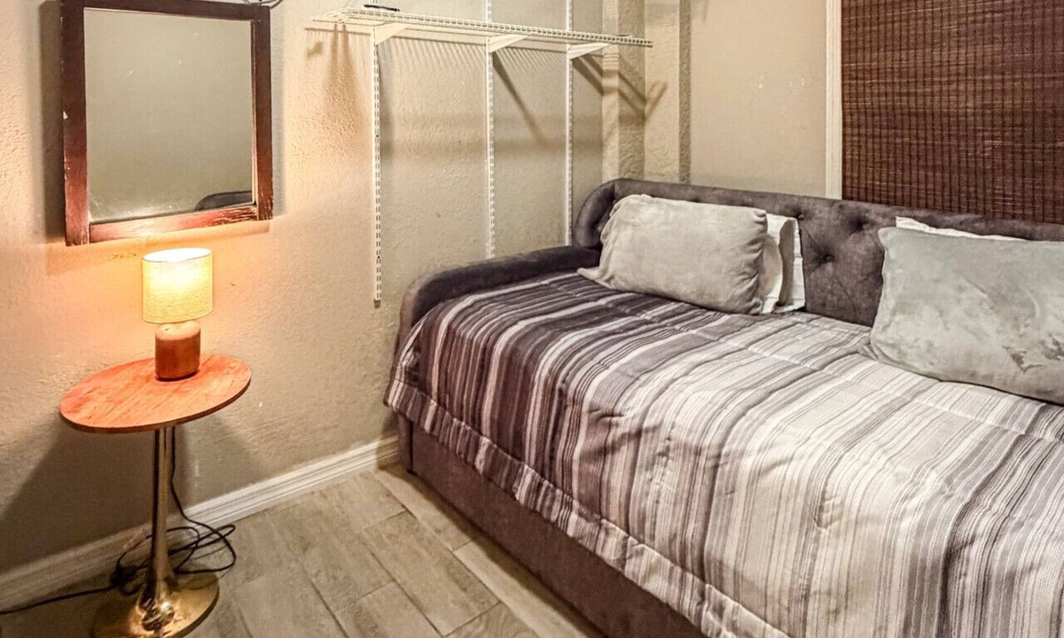 Lehigh Acres Apartment | Executive Studio - Lehigh Acres