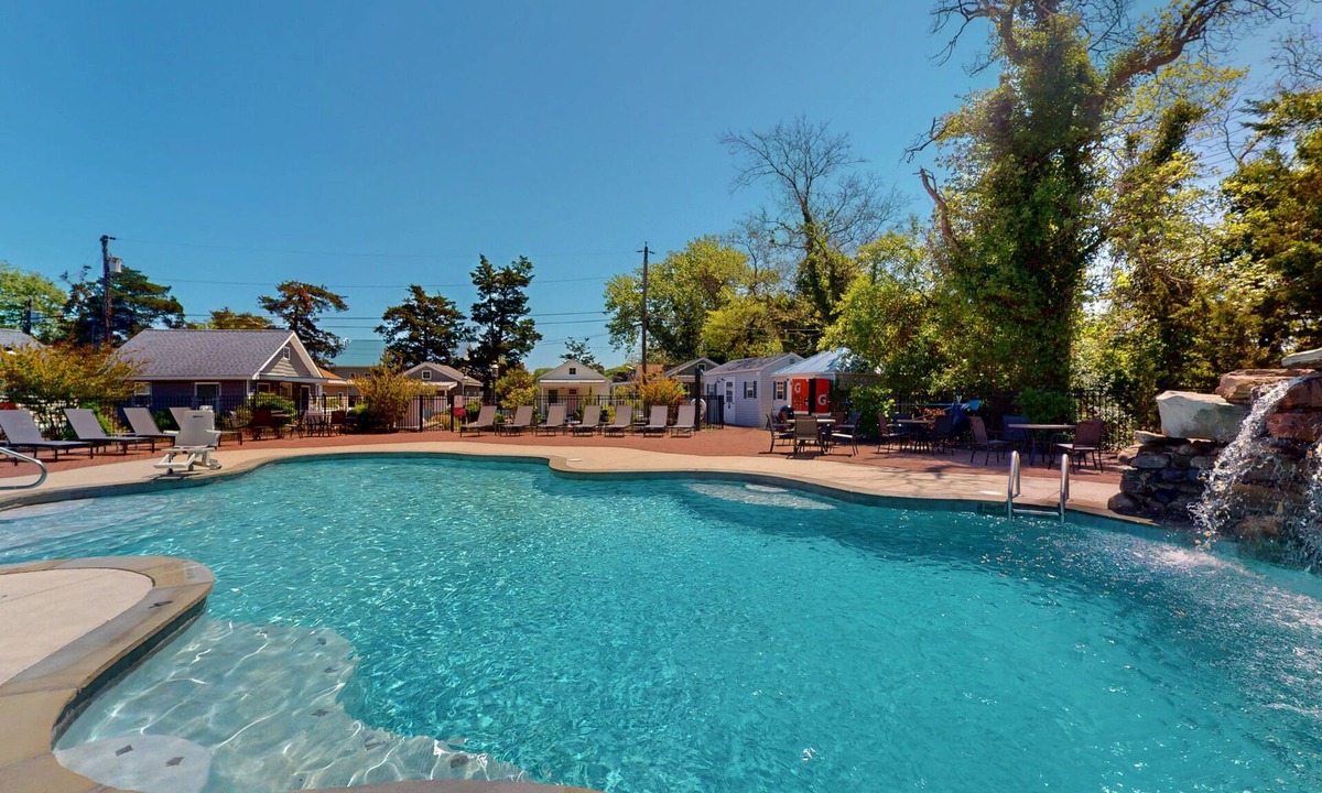 Lower Township Hotel | Expansive Double King Room for a Luxurious Group Stay