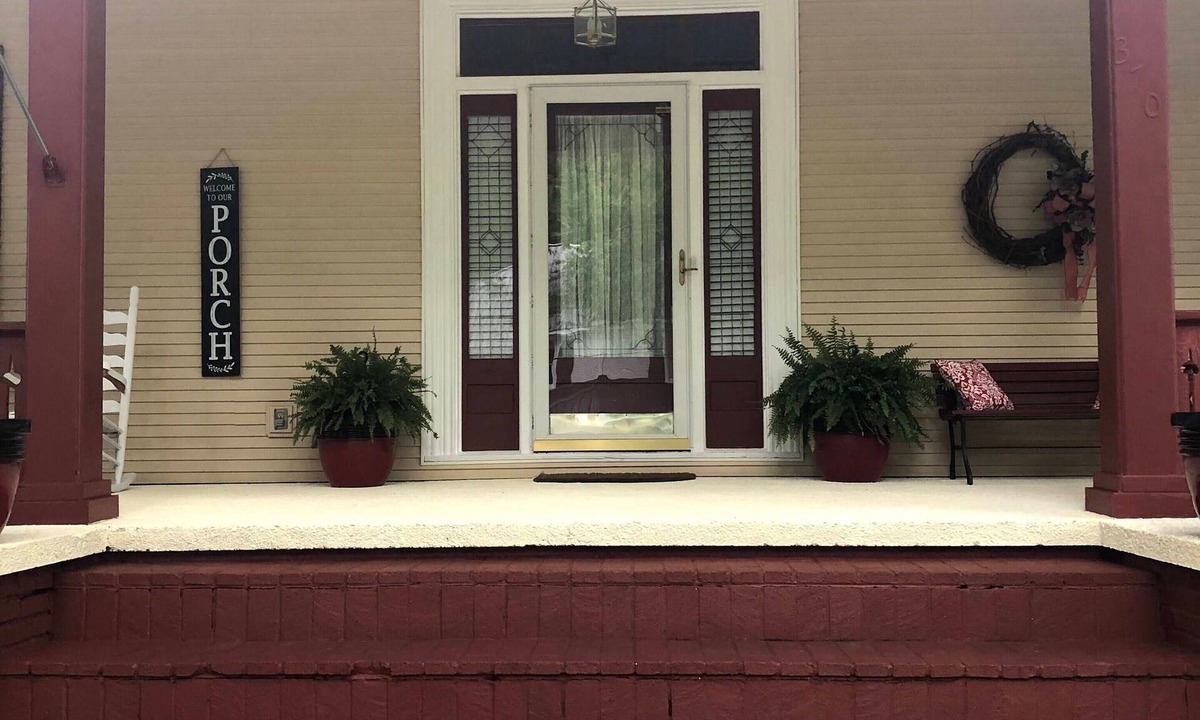 Charleston House | Experience Charleston charm near Hiwassee River
