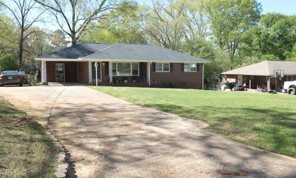 Griffin House | Experience Griffin charm, just a quick 12-min drive to Atlanta Motor Speedway