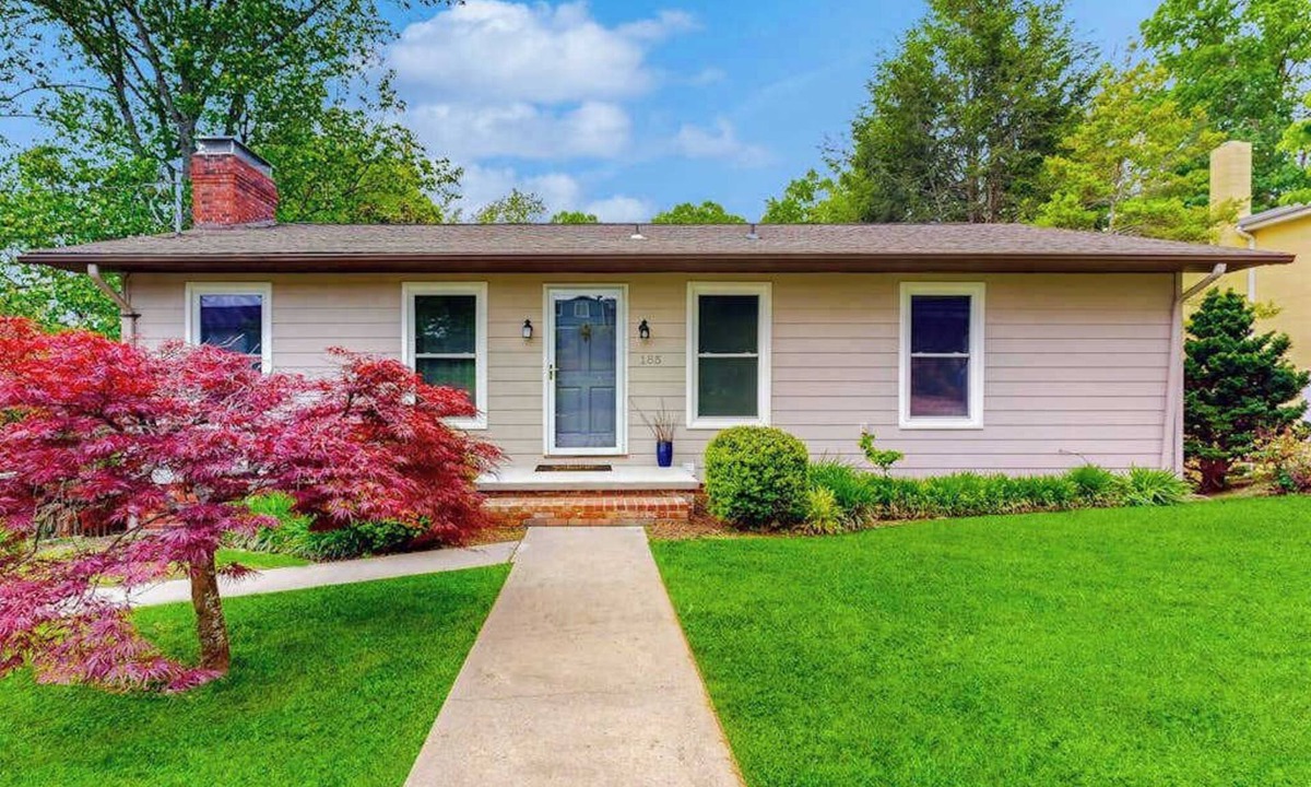 Lake Junaluska House | Experience 'Sunny Retreat' in Lake Junaluska - Cozy Sunroom, Pool, Trails, More