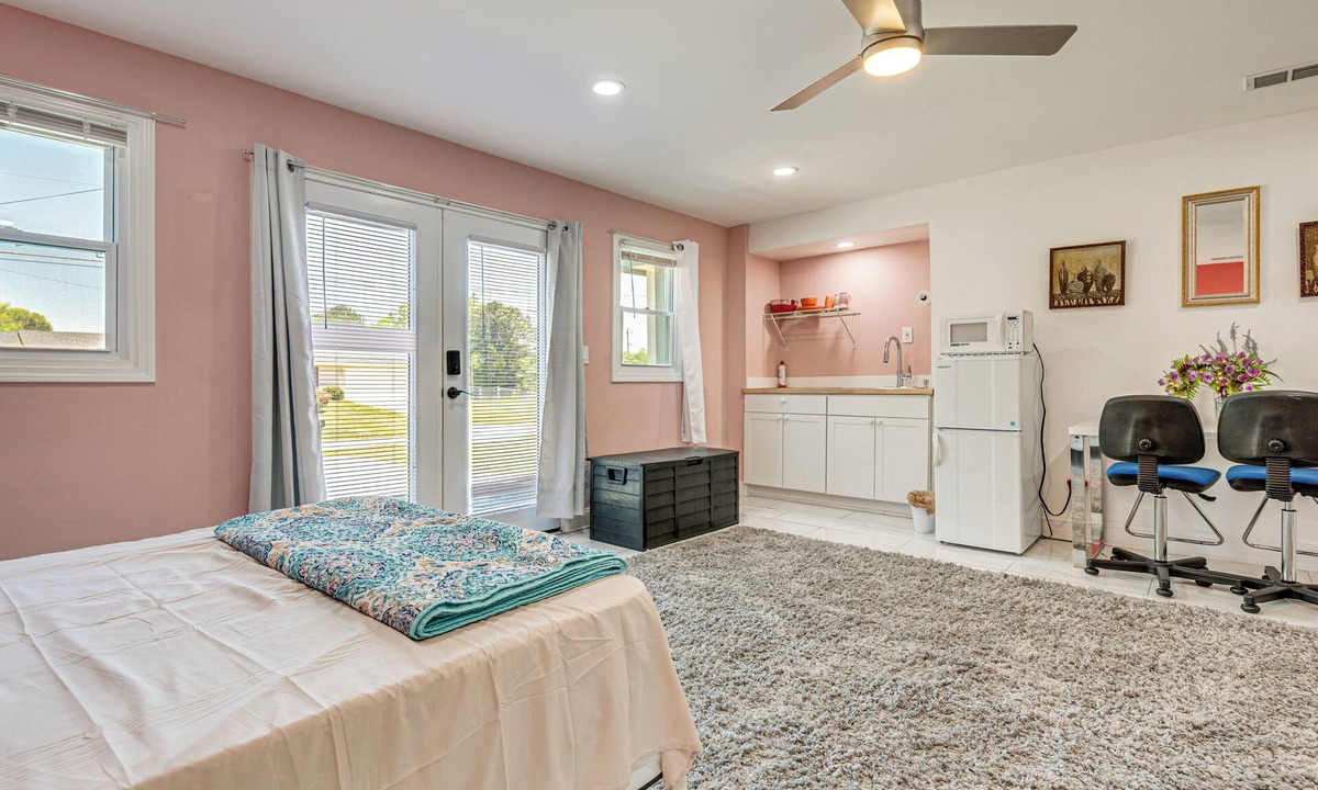 Ellenwood Apartment | Explore ATL! Cozy Couple's Hideaway in Ellenwood
