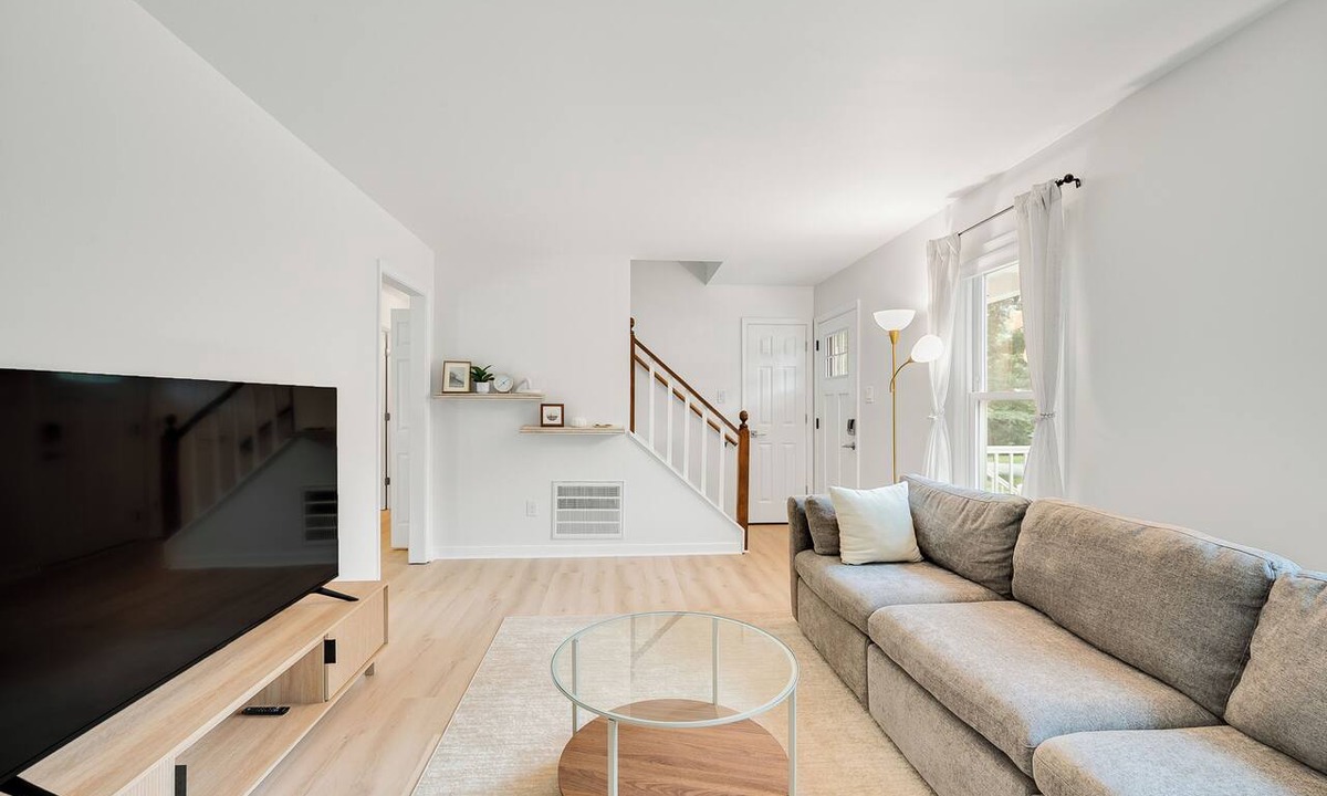 Midlothian House | Extended Stays: 4B2B, Fenced Yard, Dogs OK, Fast WiFi