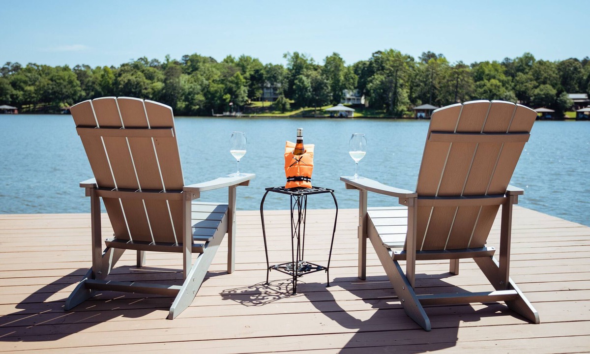 Eatonton House | Fabulous 4-BR, 2.5 Bath Lakefront Home with Outstanding Amenities