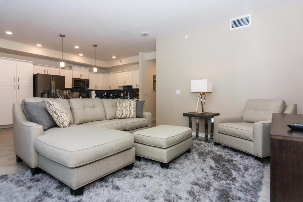 Kissimmee House | Fabulous Apartment at Storey Lake only 10 minutes from Disney SL4731-103