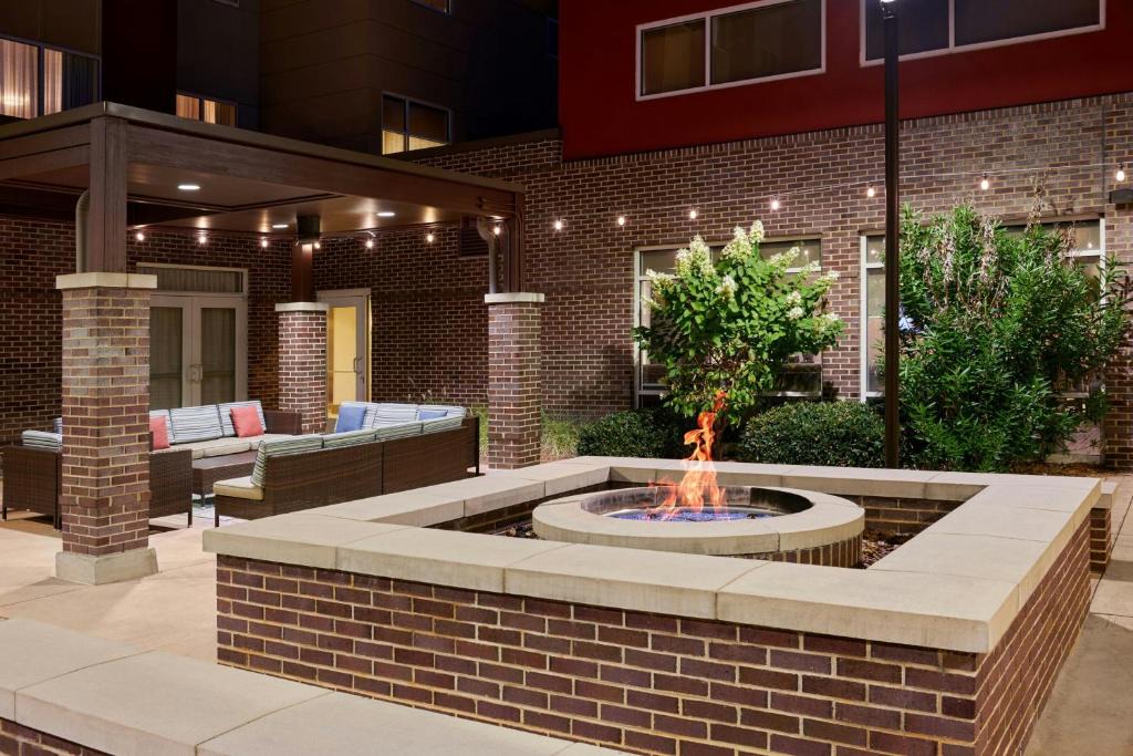 Charlotte Hotel | Fairfield Inn & Suites by Marriott Charlotte Airport