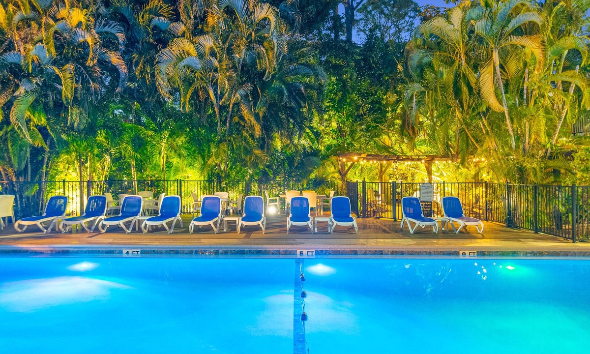 Palm River Estates Hotel | Fairways Inn of Naples