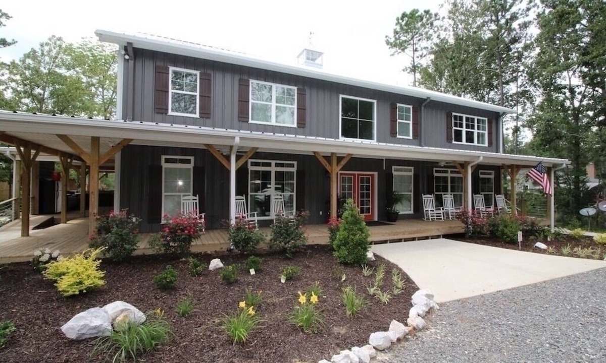 Cedar Bluff House | Fall Getaway at the UPPER level of Your Big Lake House-Hot tub, Kayaks, Fire Pit