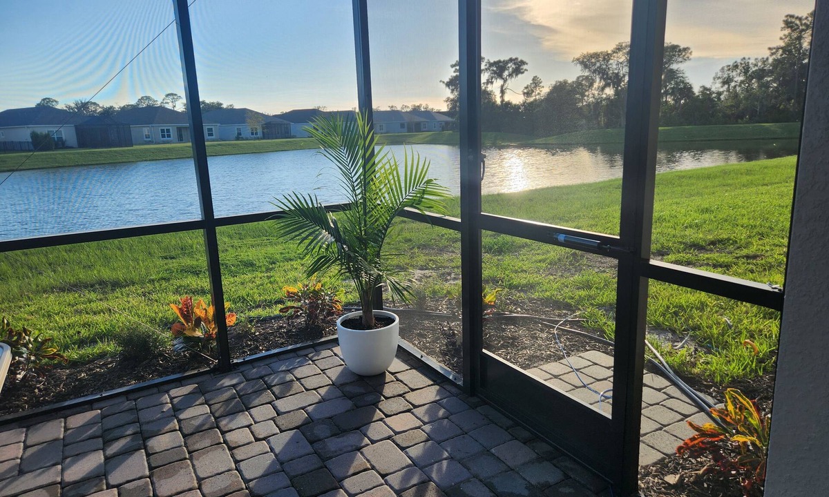 Parrish Villa | FALL GETAWAY New 3-Bedroom Villa Pet Friendly Laundry AC, Lanai, Grill, 3 Pools!