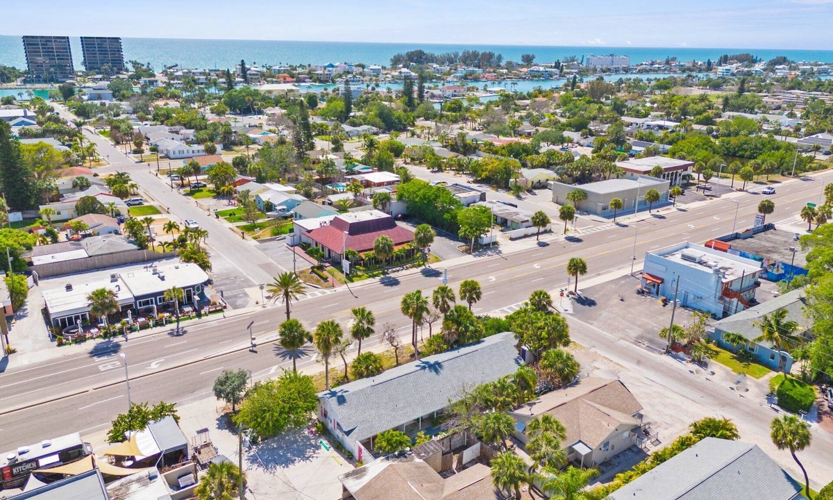St. Pete Beach Apartment | Fall Special! Two Units in 4plex - Beach + Lemon Vibes Retreat