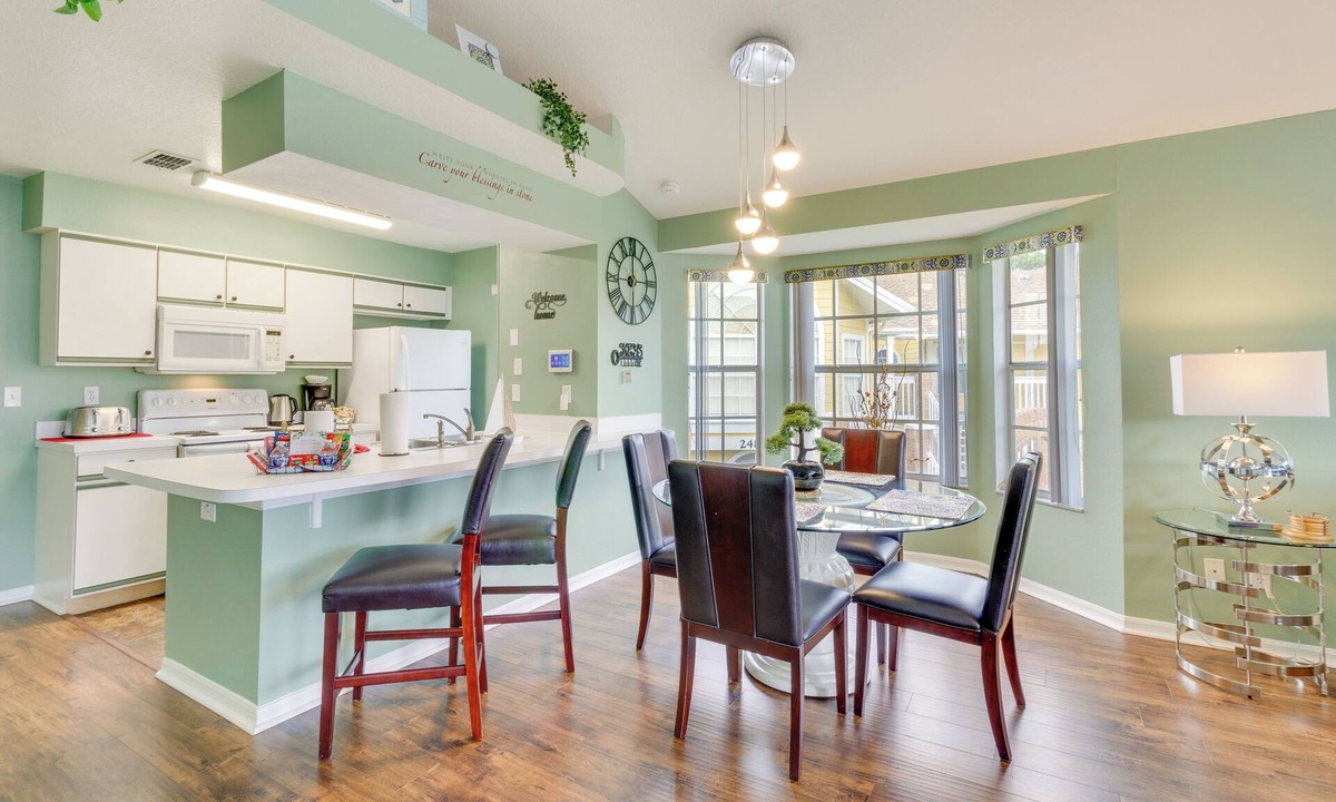 Kissimmee Apartment | Family Escape w/Pool Access: 7 Mi to Disney!